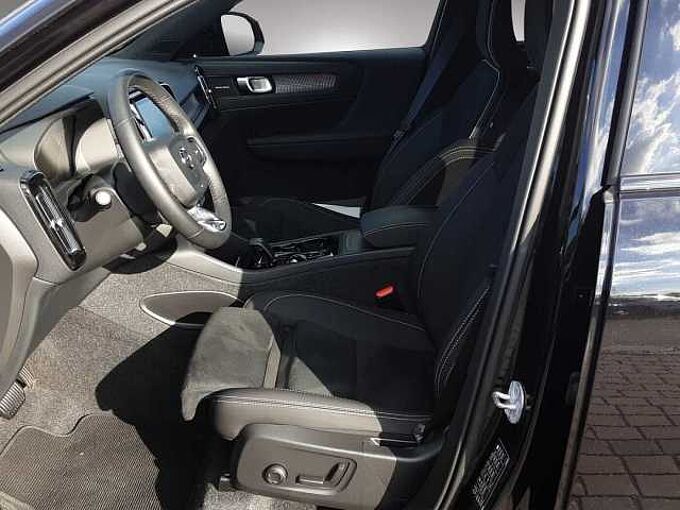 Volvo XC 40 Plus Black Edition 2WD
