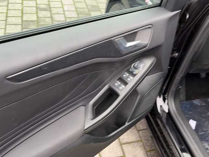 Ford Focus 1.0 EcoBoost Hybrid ST-LINE X